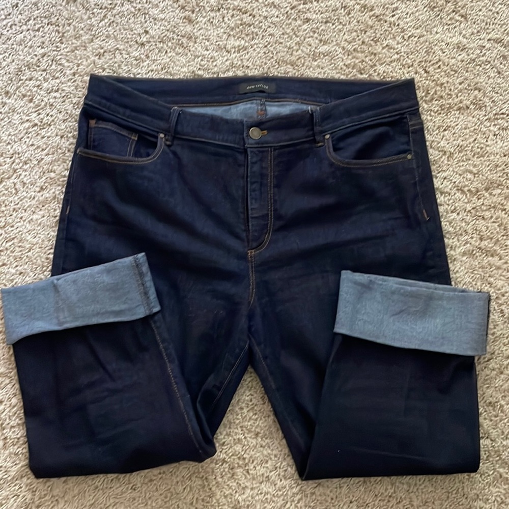 Ann Taylor modern fit crops size 14